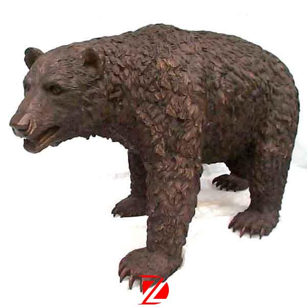 Decor bronze bear in theme park